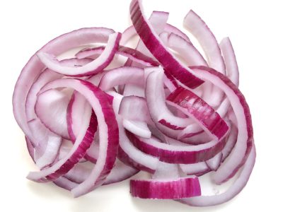 Close,Up,Of,Sliced,Red,Onion,On,White,Background